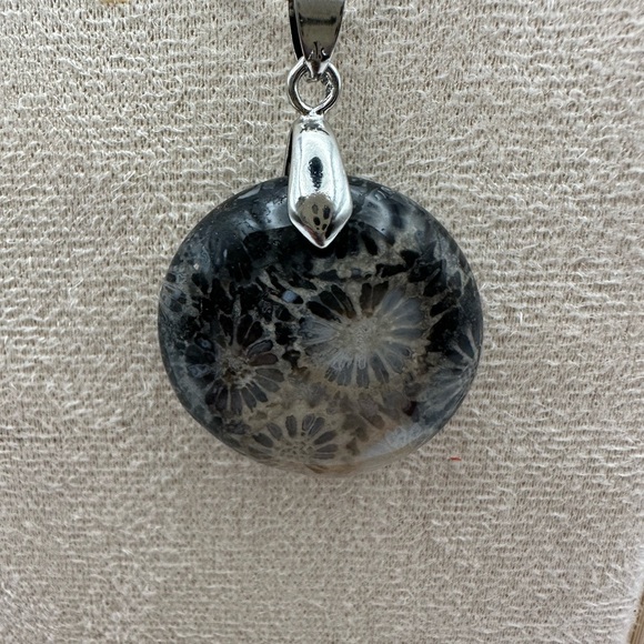Round Coral Fossil Jade Pendant Necklace - Picture 3 of 11